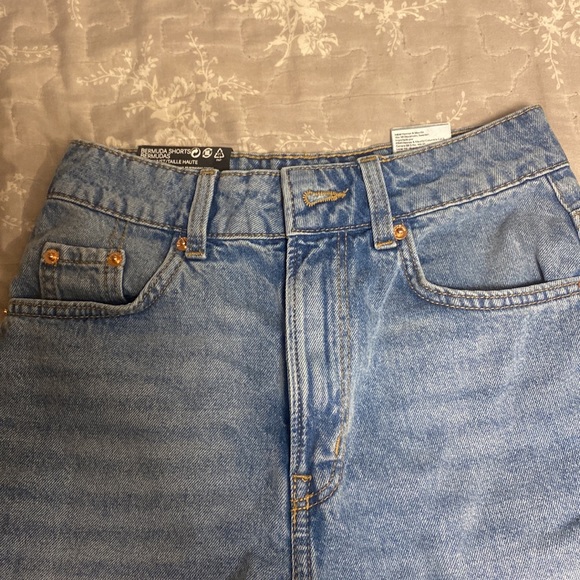 H&M Bermuda Highwaisted shorts Denim blue - Picture 2 of 3